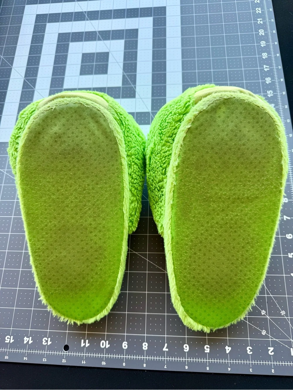 Squishable Frog Slippers * One Size Fits Most * Eye Missing Replacement